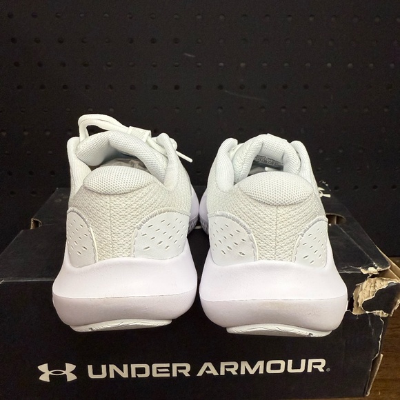 New W/ Box! Women's Under Armour Charged Surge 4 White Running Sneakers Size 7 - Picture 4 of 5